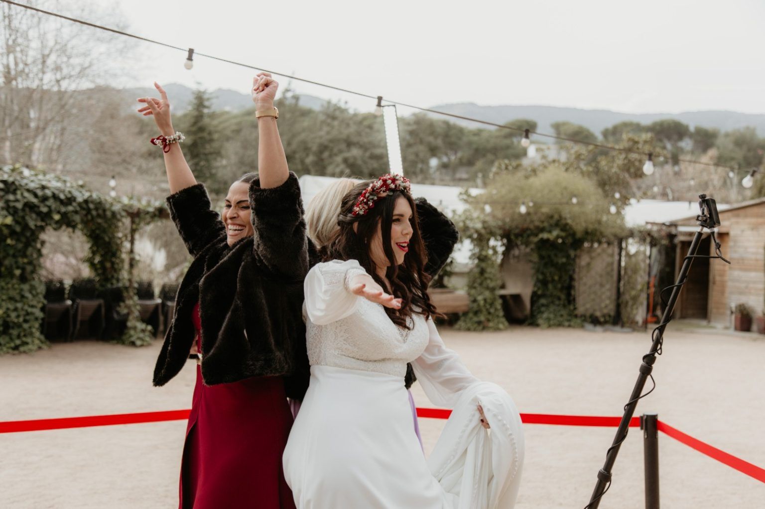 ⭐Plataforma 360º Bodas⭐ - Alquiler de fotomatón 【Flaixmatón】